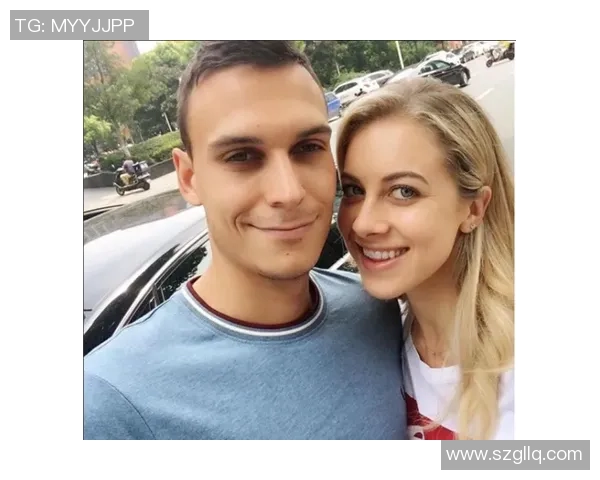 痴情足球明星背后的爱情故事与感人瞬间揭秘